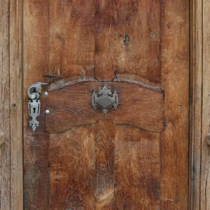 Eingangstüre aus Holz nach Mass gefertigt.