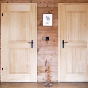 Zimmertüren aus Fichtenholz mit zwei Füllungen