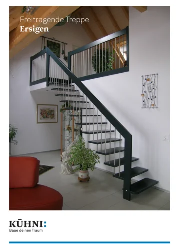 Bild einer freitragenden Treppe aus Buchenholz, schwarz gestrichen.