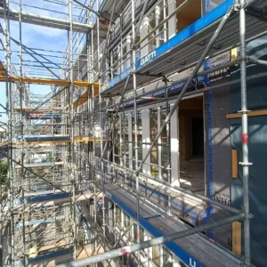 Bilder vom Neubau eines Mehrfamilienhauses in Holz in Biel.