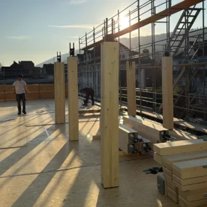 Bilder vom Neubau eines Mehrfamilienhauses in Holz in Biel.